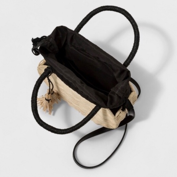 Circle Straw Crossbody - Picture 5 of 7